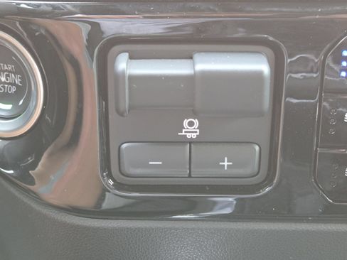 Used 2025 Chevrolet Silverado 1500 High Country w/ Technology Package AWD/4WD image 14