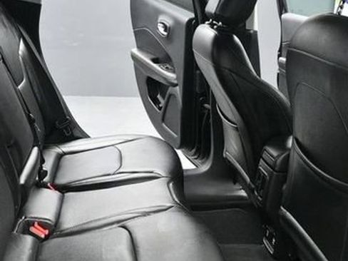 Used 2018 Jeep Compass Limited AWD/4WD image 15