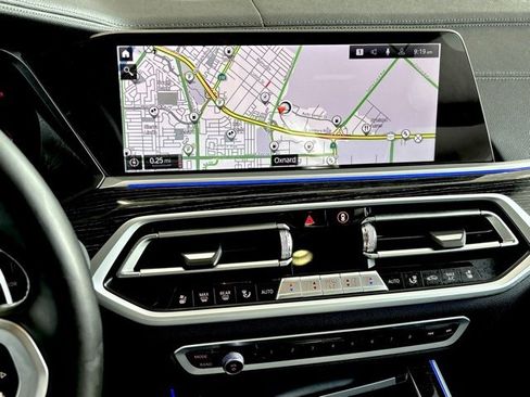 Used 2022 BMW X7 M50i image 15