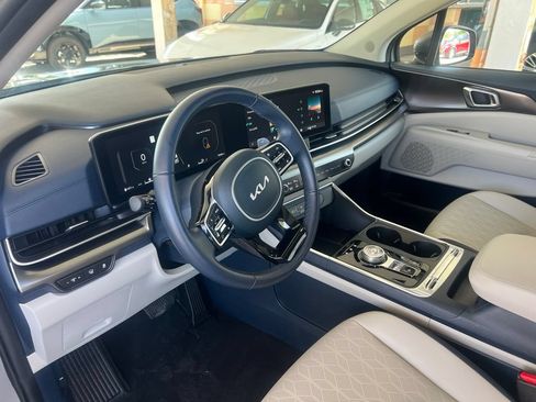 Certified 2025 Kia Carnival SX w/ SX Dark Edition Package FWD image 6