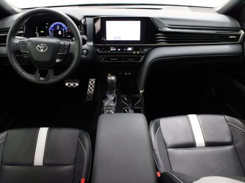 Used 2025 Toyota Camry SE FWD image 29