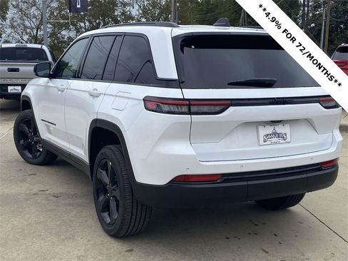 New 2025 Jeep Grand Cherokee Altitude image 36