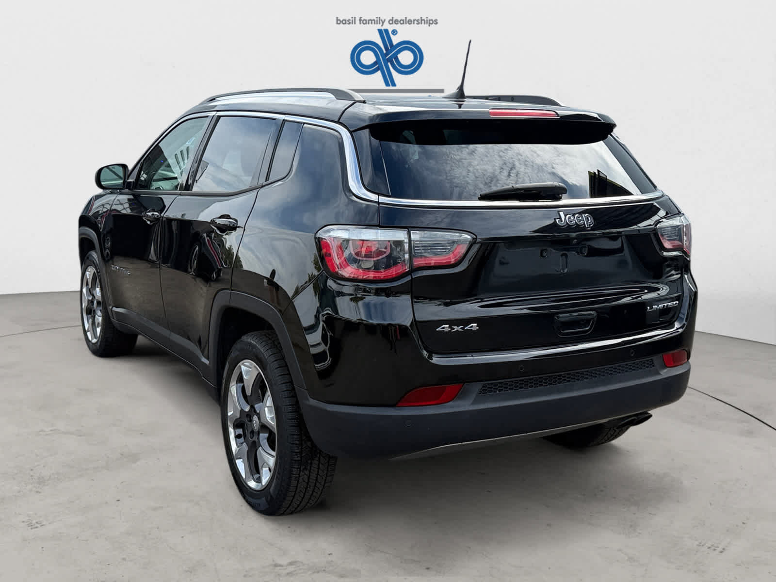 Used 2018 Jeep Compass Limited w/ Navigation Group AWD/4WD image 4
