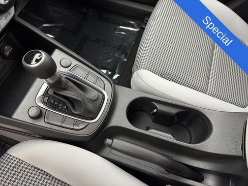 Used 2022 Hyundai Kona SE image 14