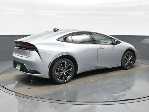 Used 2024 Toyota Prius XLE image 6