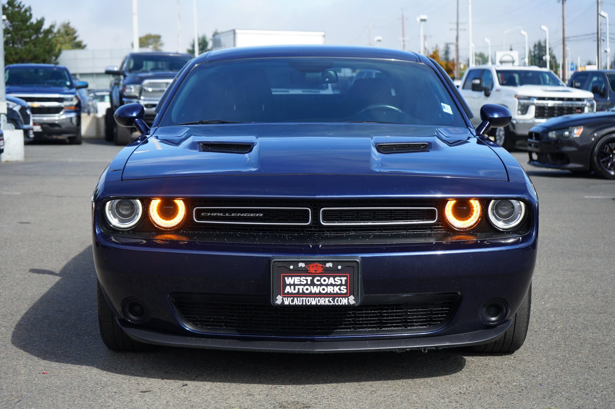 Used 2015 Dodge Challenger SXT w/ Driver Convenience Group RWD image 9