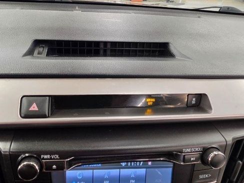Used 2016 Toyota RAV4 LE AWD/4WD image 17