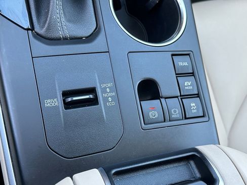 Used 2023 Toyota Highlander XLE image 31