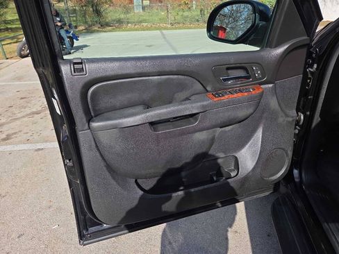 Used 2012 GMC Yukon XL SLT w/ SLT-2 Equipment Package RWD image 2