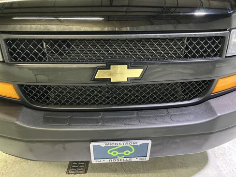 Used 2023 Chevrolet Express 3500 w/ Driver Convenience Package image 4