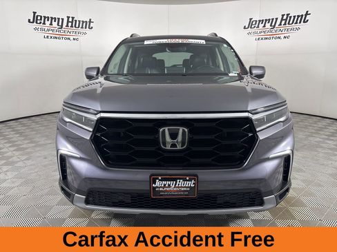 Used 2024 Honda Pilot Touring image 3