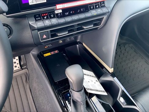 New 2026 Toyota Camry Hybrid FWD image 19