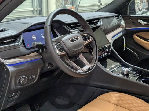 New 2025 Jeep Grand Cherokee Summit image 3