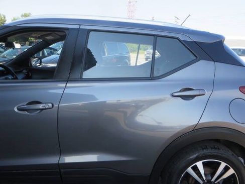 Used 2018 Nissan Kicks SV FWD image 33