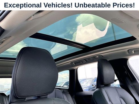 Used 2025 Volvo XC60 B5 Plus AWD/4WD image 20
