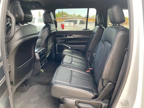Used 2024 Jeep Wagoneer Series II w/ Flexible Seating Group RWD image 33