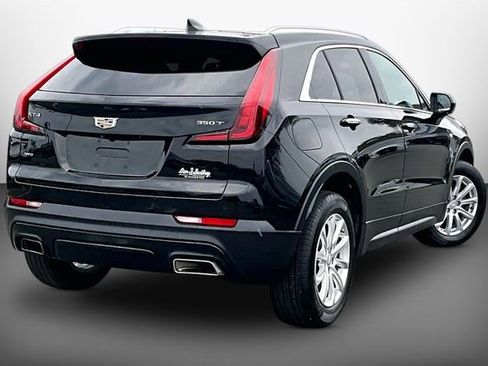 Used 2022 Cadillac XT4 Luxury w/ Cold Weather Package AWD/4WD image 2