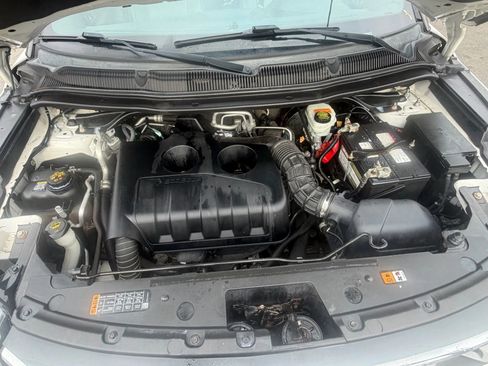 Used 2017 Ford Explorer XLT w/ Equipment Group 202A image 11