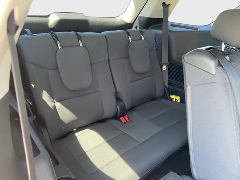 Used 2025 Ford Explorer Active AWD/4WD image 17