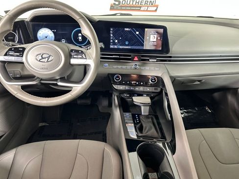 Used 2023 Hyundai Elantra SEL w/ Convenience Package FWD image 18