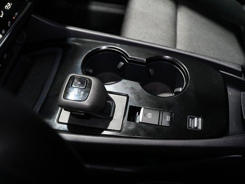 Used 2025 Nissan Rogue SV image 9