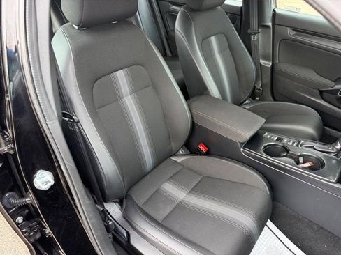 Used 2023 Honda Civic Sport image 11