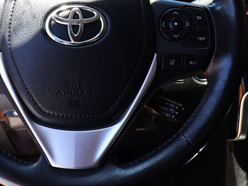 Used 2017 Toyota Corolla SE w/ SE Premium Package FWD image 54