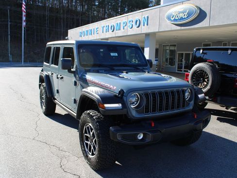 Used 2025 Jeep Wrangler Unlimited Rubicon image 1