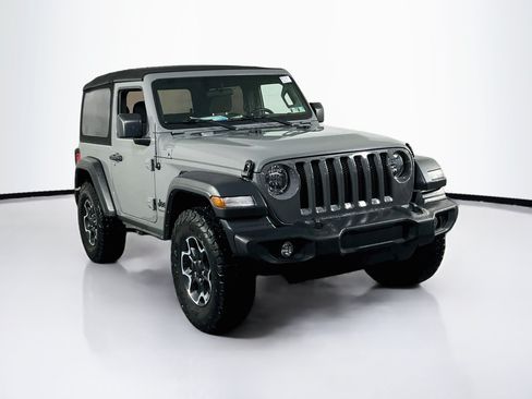 Used 2022 Jeep Wrangler Sport AWD/4WD image 3