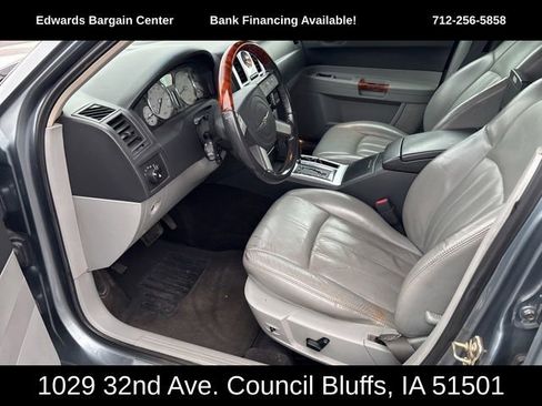 Used 2006 Chrysler 300 C w/ Navigation & Sound Group II image 16