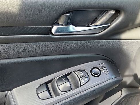 Used 2024 Nissan Altima 2.5 SV image 15