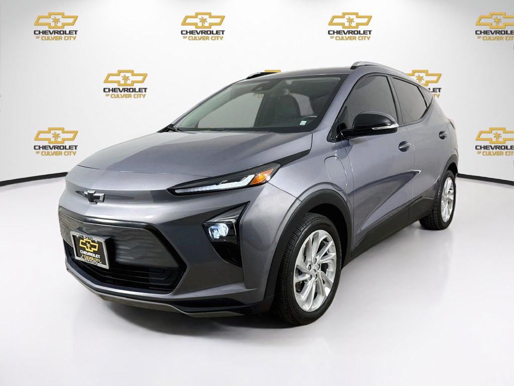 Used 2022 Chevrolet Bolt EUV LT w/ Comfort Package FWD image 3