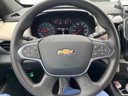 Certified 2023 Chevrolet Traverse LS FWD image 4