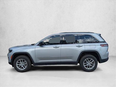 Used 2025 Jeep Grand Cherokee Laredo X w/ Luxury Tech Group I AWD/4WD image 8