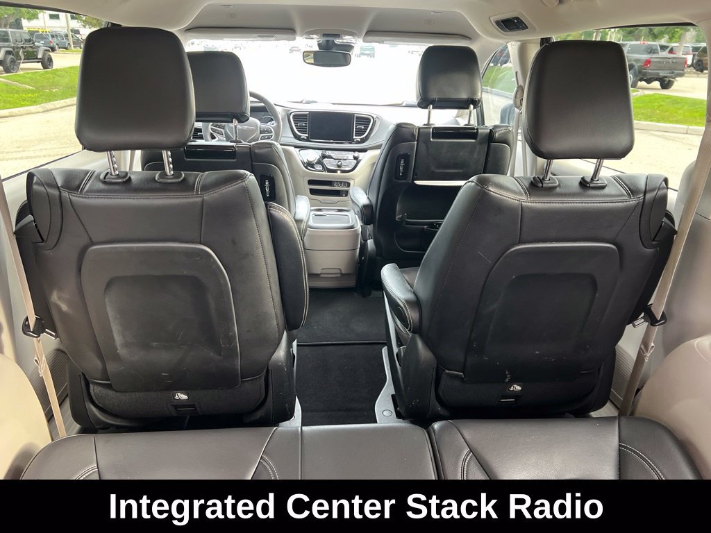 Used 2022 Chrysler Pacifica Touring-L w/ Uconnect Theater Family Group FWD image 14