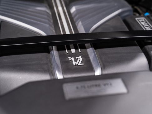 Used 2022 Rolls-Royce Cullinan Black Badge w/ Dark Exterior Package image 46