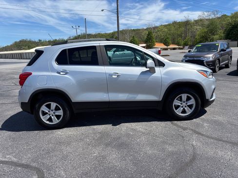 Used 2019 Chevrolet Trax LT w/ LT Convenience Package AWD/4WD image 8
