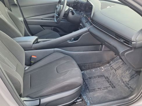 New 2025 Hyundai Elantra SEL image 26