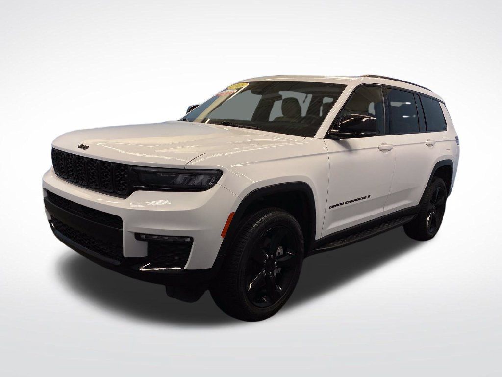 Certified 2025 Jeep Grand Cherokee L Limited w/ Black Appearance Package AWD/4WD image 5