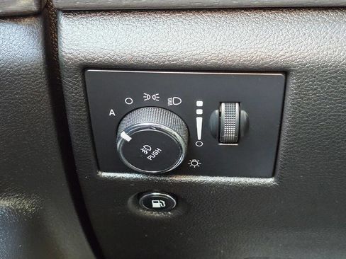 Used 2018 Jeep Grand Cherokee Laredo image 30