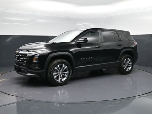 Used 2025 Chevrolet Equinox LT image 3