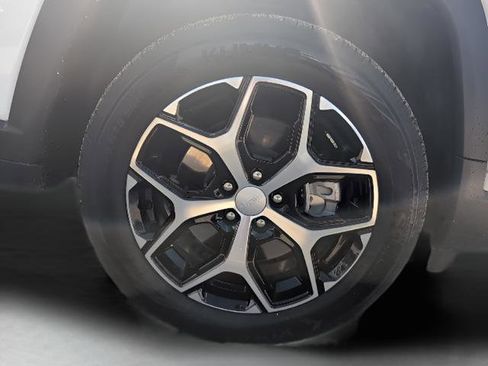 Certified 2024 Jeep Compass Limited image 26