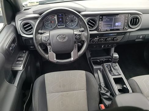 Used 2022 Toyota Tacoma TRD Off-Road AWD/4WD image 24