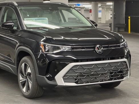 New 2025 Volkswagen Taos SE image 41