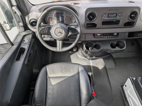 Used 2025 Mercedes-Benz Sprinter 2500 image 13