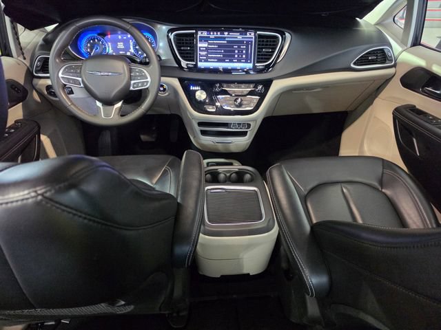 Used 2023 Chrysler Pacifica Touring-L FWD image 37