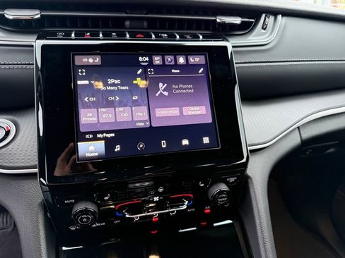 New 2025 Jeep Grand Cherokee Altitude image 18