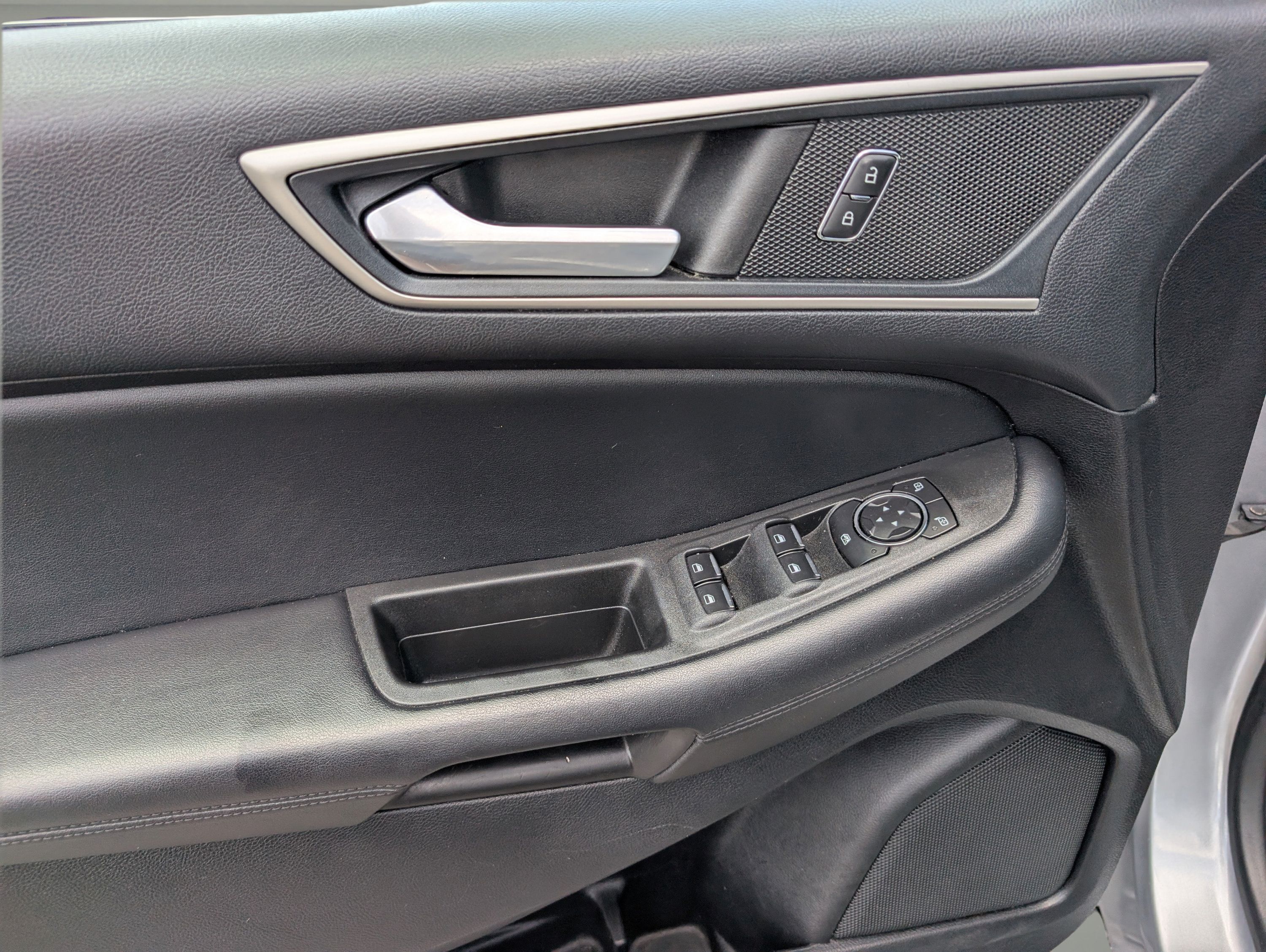 Used 2022 Ford Edge SEL AWD/4WD image 9