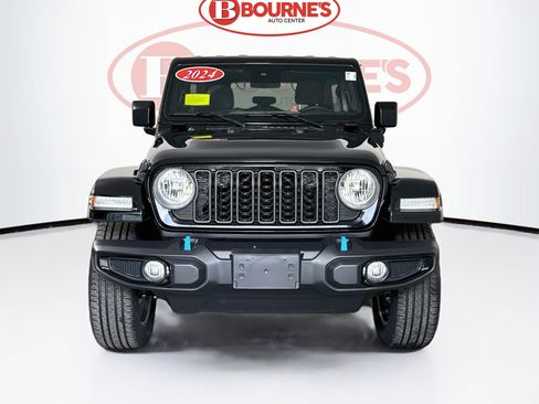 Used 2024 Jeep Wrangler Unlimited w/ Convenience Group AWD/4WD image 4