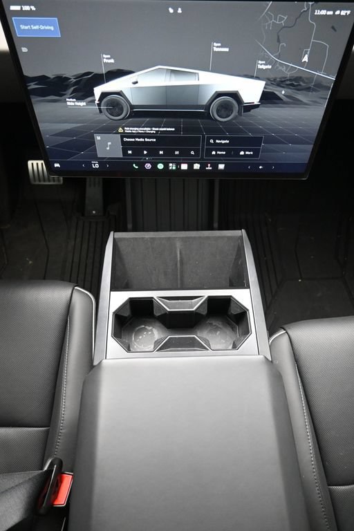 Used 2025 Tesla Cybertruck AWD Crew Cab image 18